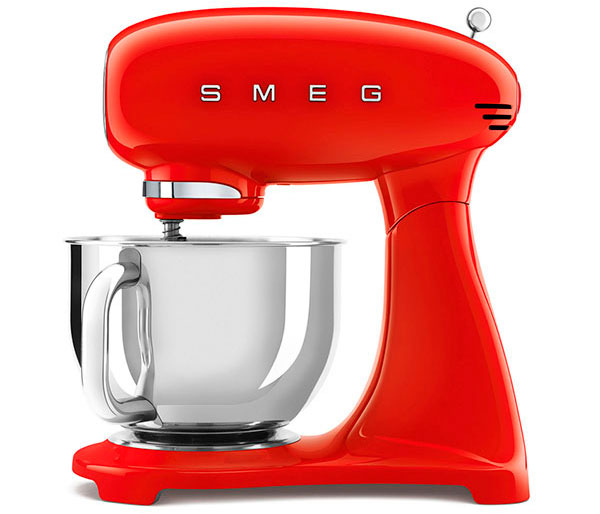 Imatge d'un robot de cuina SMEG vermell